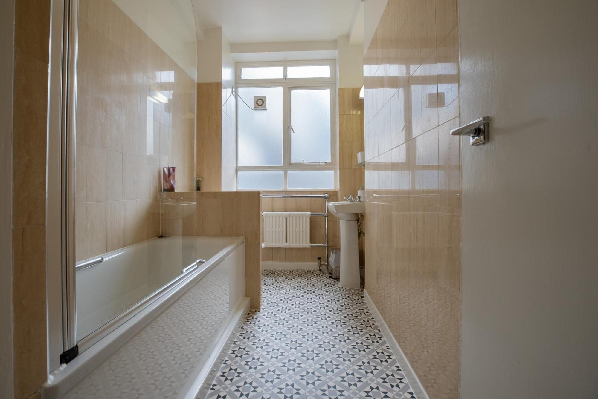 Location, Perfect For Attractions & West End Appartamento *